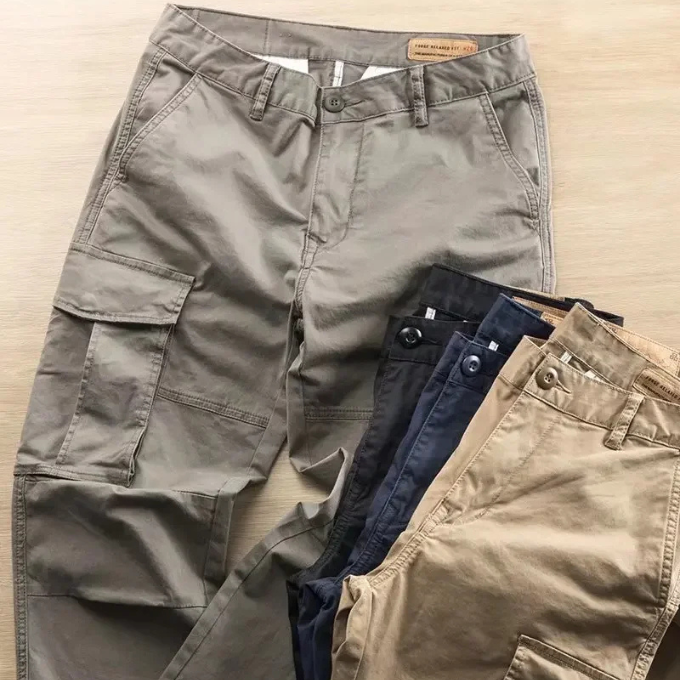 Men's everyday cargo pants, offering comfortable wear & a modern tapered fit.