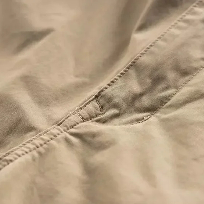 Men's casual utility cargo pants with a comfortable, tapered fit, perfect for versatile styling.