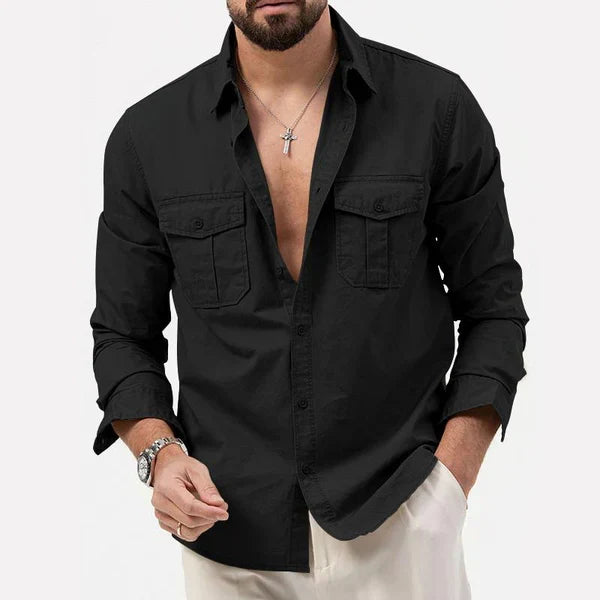 Comfortable men's cargo shirt for everyday wear, featuring a crisp notch collar and practical pockets.
