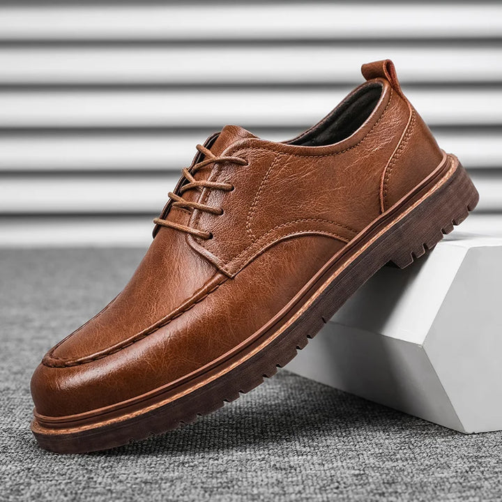 Elegant men's dress shoes, versatile for formal events or smart office wear. Durable & comfortable lace-up design.