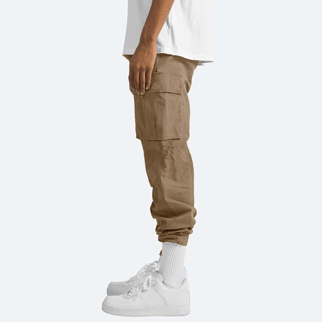 Smart men's utility cargo pants, essential for a practical and stylish wardrobe.