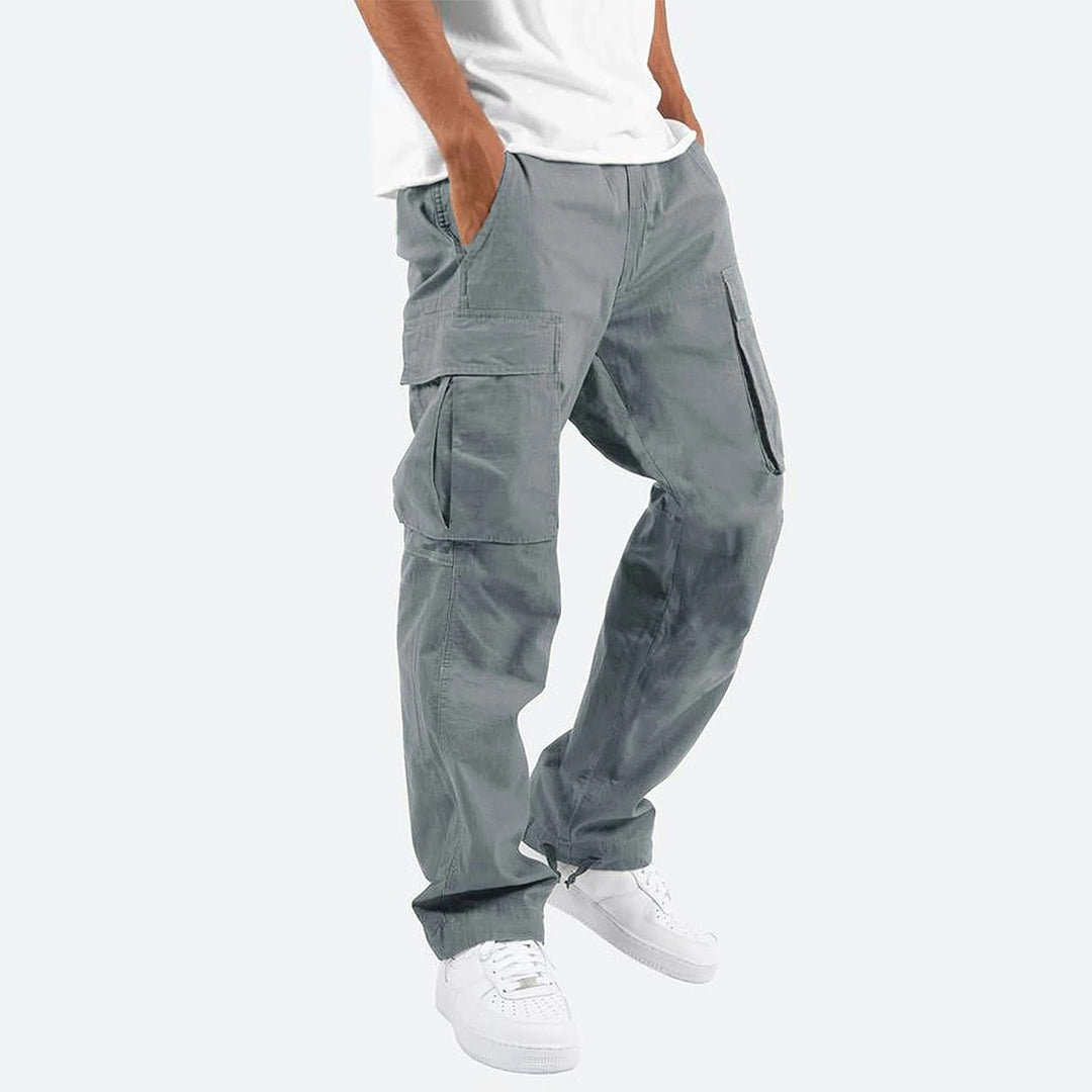 Stylish men's cargo pants, ideal for a relaxed casual look and utility.