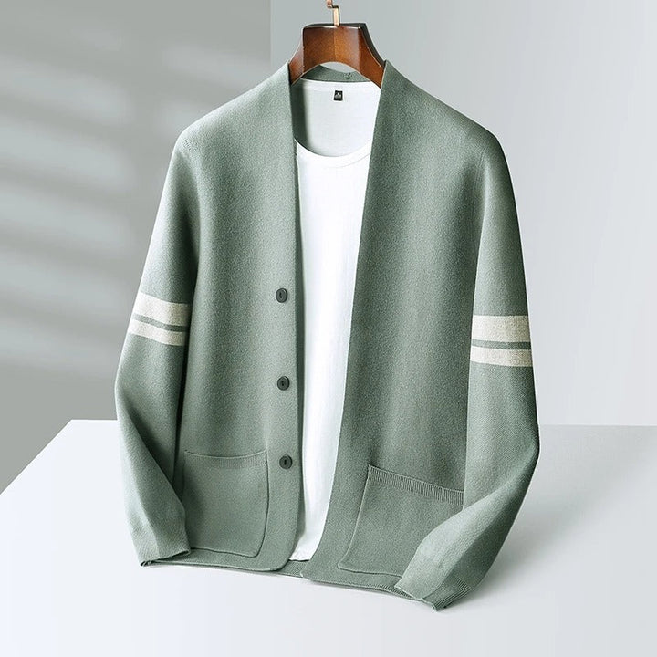 Comfortable men's knitwear cardigan, a perfect casual top. Soft fabric, versatile style.