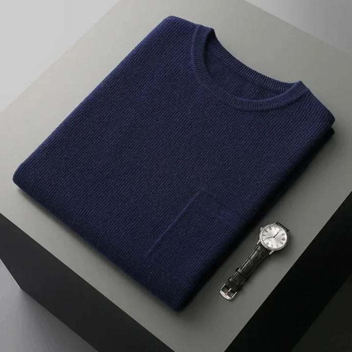 Sleeveless men's vest for versatile layering, perfect for modern men seeking refined comfort & style.