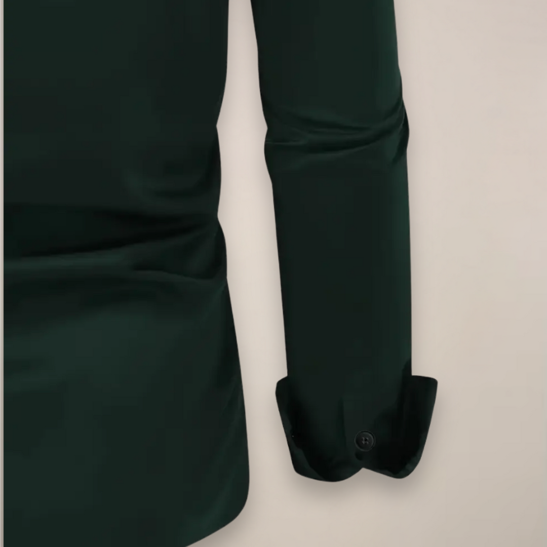 Men's long-sleeve shirt, regular fit, with a comfortable notched collar, perfect for versatile smart casual wear.