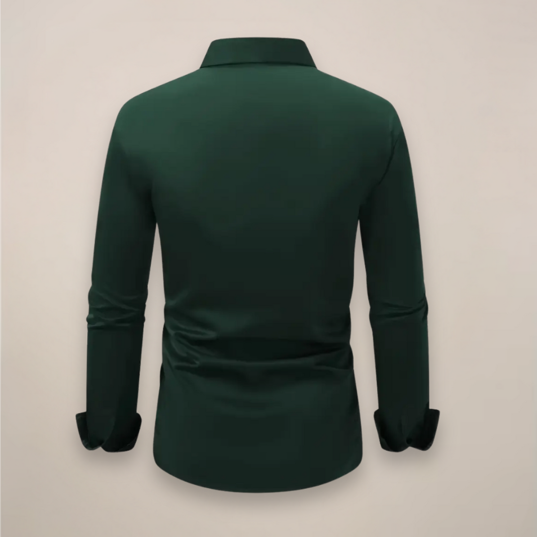 Everyday men's long-sleeve shirt, regular fit, with a notched collar, suitable for smart casual office fashion.