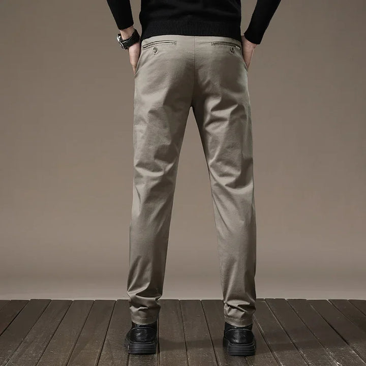 Men's comfort pants: versatile slim fit for business meetings or relaxed weekend wear.
