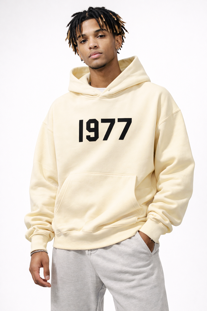 Casual men's 1977 retro hoodie with raglan sleeves. "Chase" pullover for cozy winter streetwear.