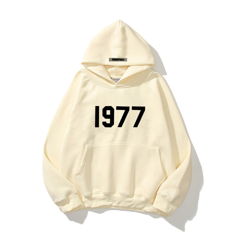 Stylish men's vintage 1977 "Chase" hoodie, raglan sleeves. Ideal for retro streetwear & casual fashion.