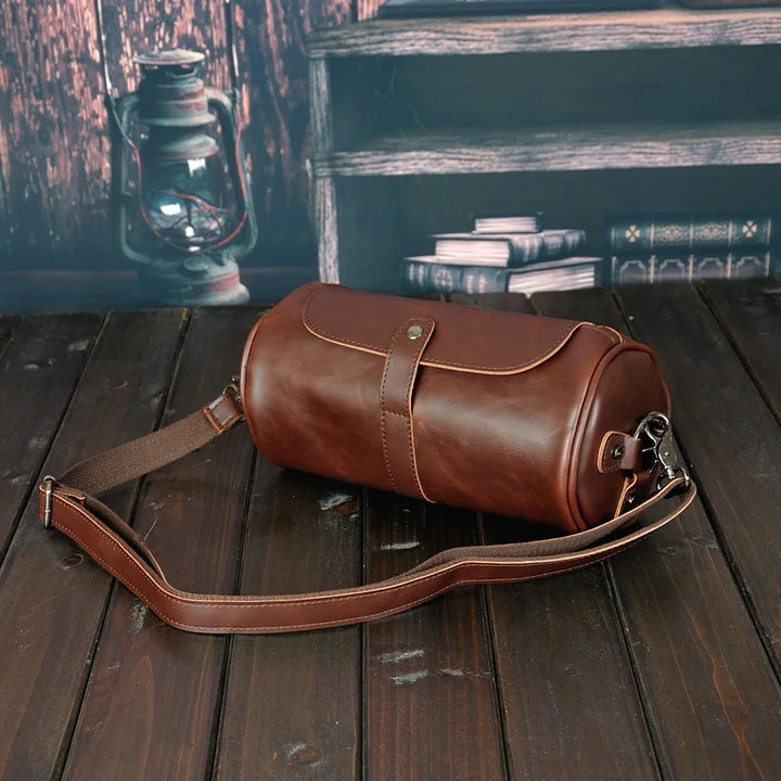 Stylish men's vintage PU leather barrel shoulder bag. Perfect for a classic crossbody look.