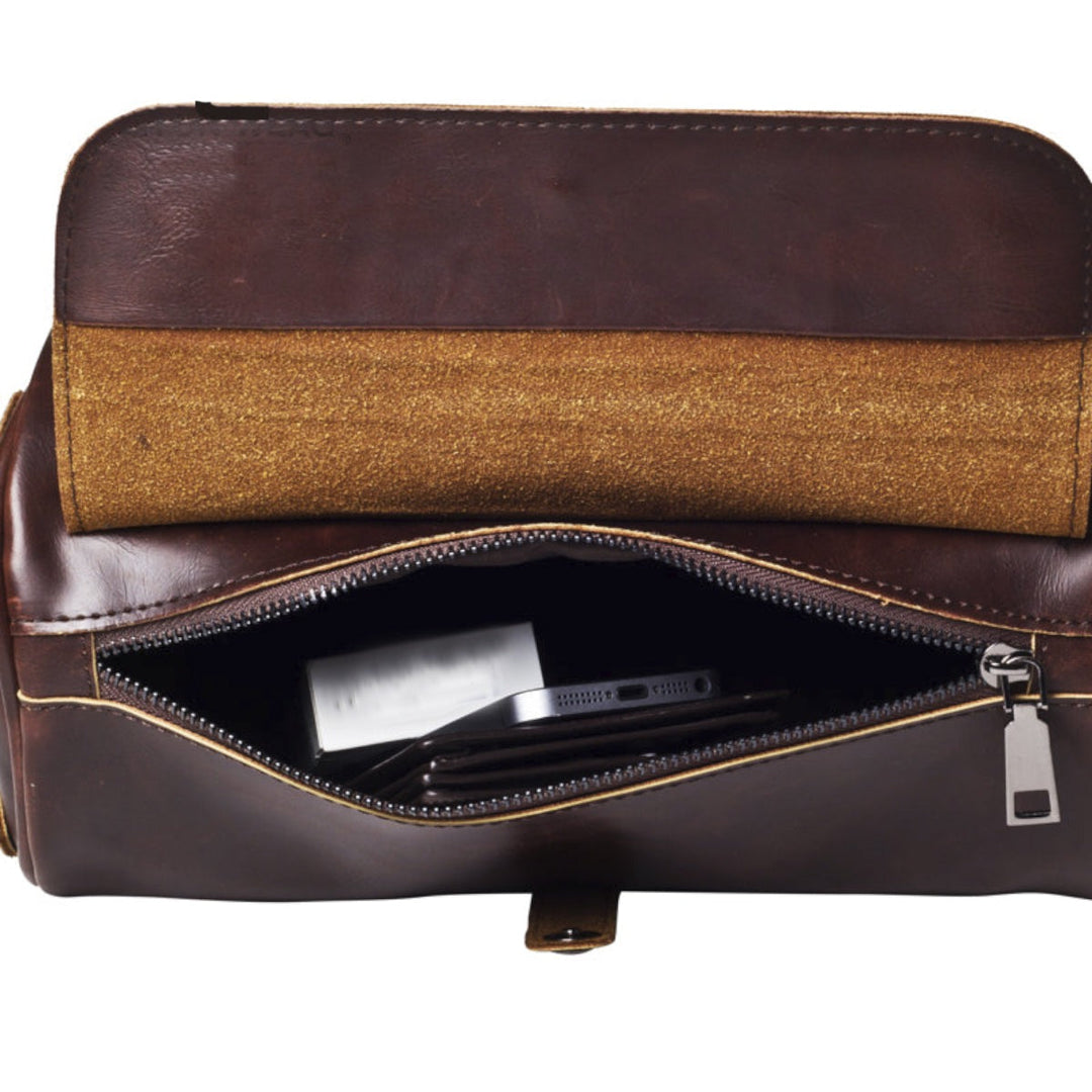 Vintage PU leather men's barrel shoulder bag, ideal for storing daily essentials, adds a stylish touch.