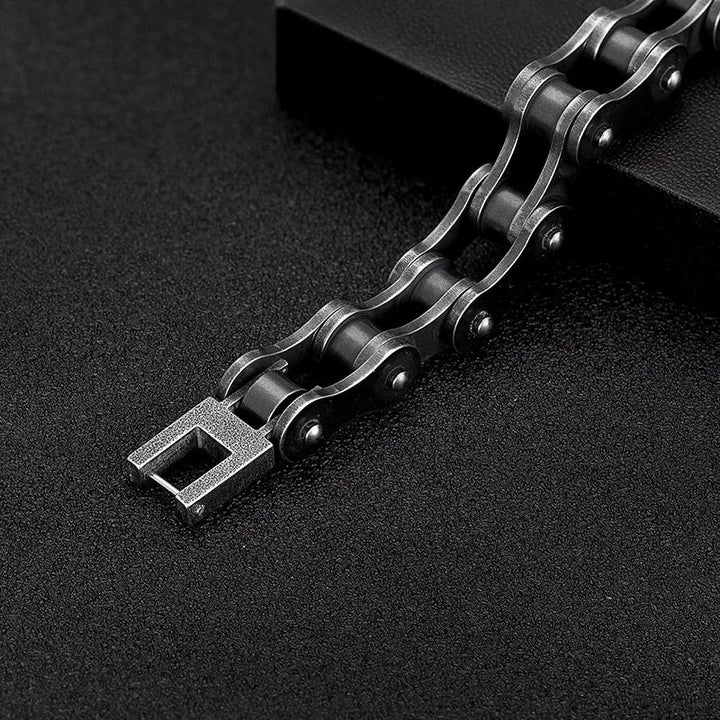 Robust men's vintage black chain bracelet, crafted from stainless steel with a masculine, timeless design.