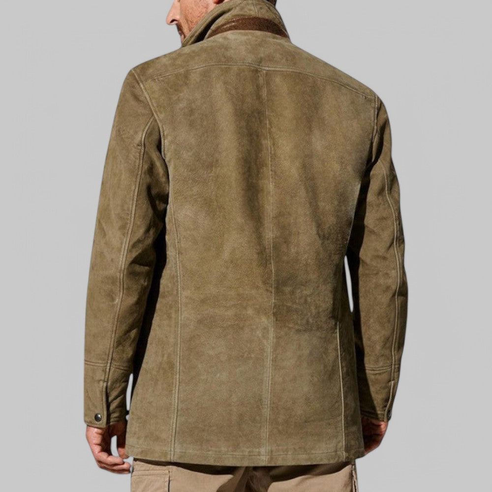 Stylish men's vintage field jacket, ideal for autumn outdoor style. A classic layering piece for modern fashion.