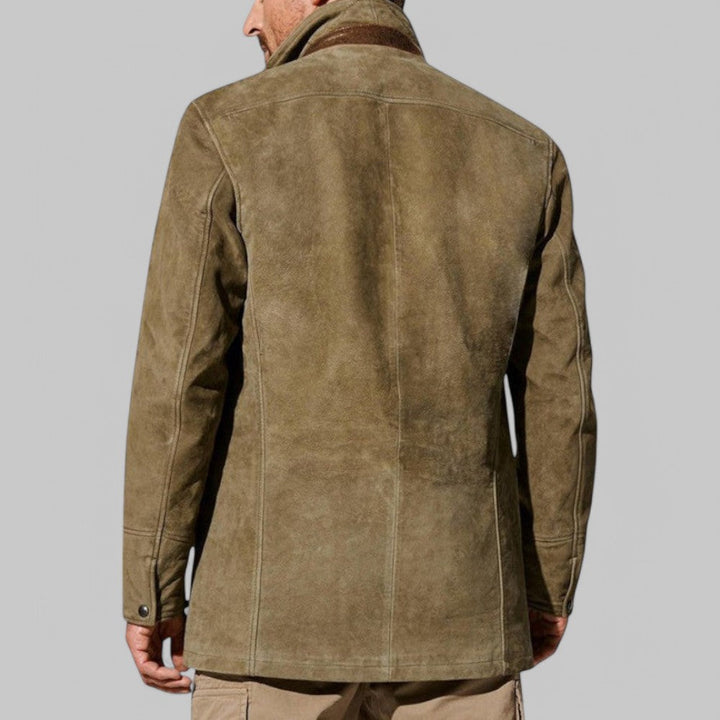 Stylish men's vintage field jacket, ideal for autumn outdoor style. A classic layering piece for modern fashion.