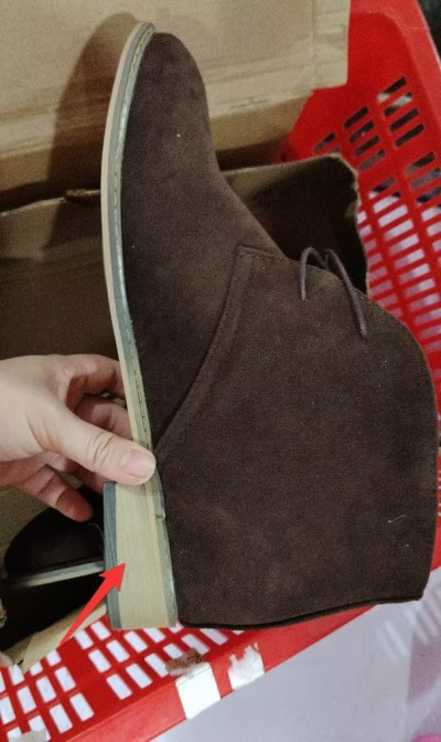 Stylish men's desert boots in dark brown suede, offering a vintage look, comfortable fit, and slip-resistant durability.