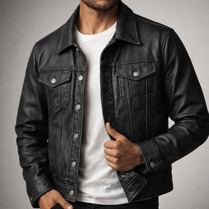 Men's vintage style trucker jacket, featuring snap buttons & a rugged, fashionable design.