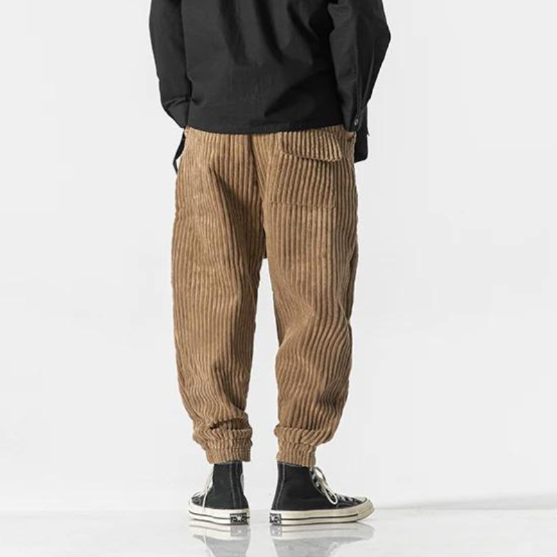 Gray men's comfortable relaxed fit jogger pants. Vintage style loungewear with elastic waist, ideal for everyday.