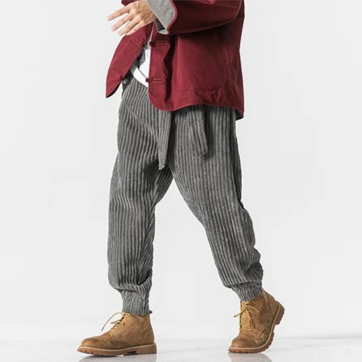Vintage men's relaxed fit jogger pants with elastic waist. Comfortable, tapered casual loungewear for everyday style.