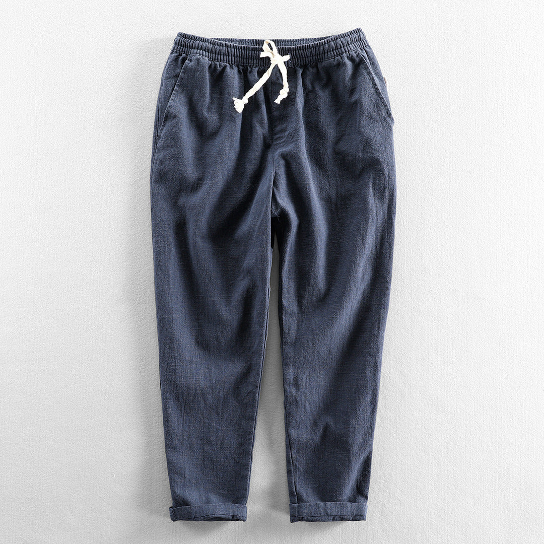 Casual men's Vittorio linen pants with a relaxed fit, ideal for breathable summer comfort.