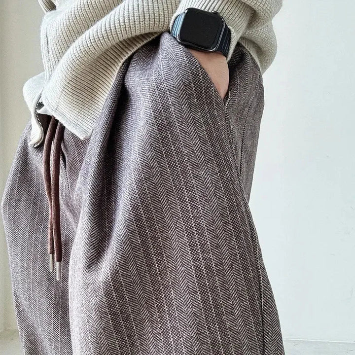 Versatile men's Vivo pinstripe drawstring pants, ideal for comfortable casual style.