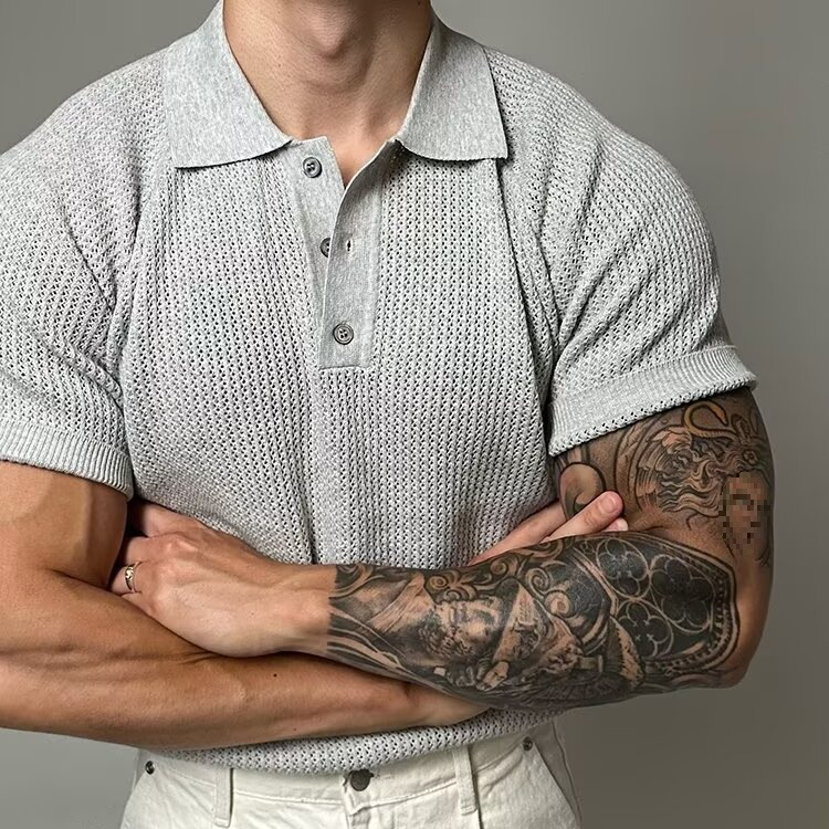 Everyday men's polo shirt: waffle texture, short sleeve, classic button design. Versatile fashion.