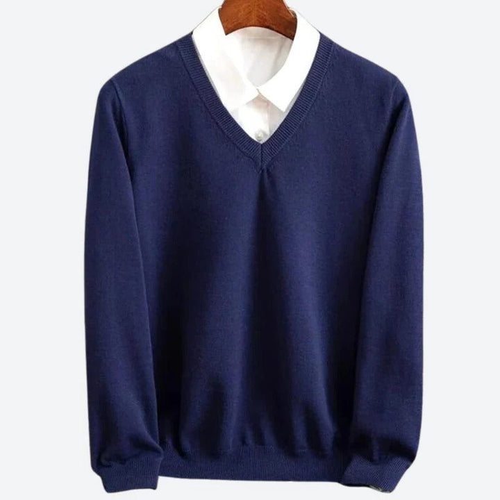 Men's warm cashmere pullover sweater, ideal for winter. Soft, elegant knit for cozy, stylish men's fashion.