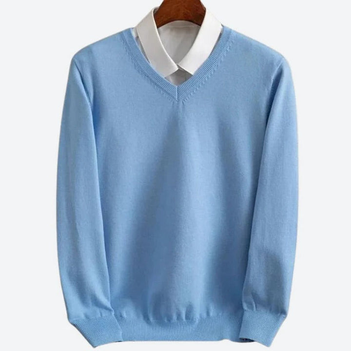 Elegant men's pullover sweater in soft cashmere. A stylish, warm long-sleeve knit top for fashionable winter layering.