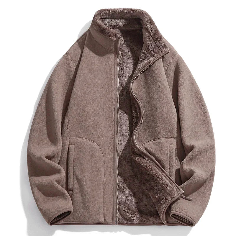 Men's warm & versatile full-zip jacket, essential outerwear for outdoor adventures and comfortable layering in winter.