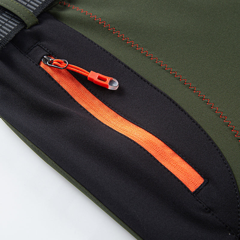 Comfortable men's insulated activewear pants, designed for winter outdoor activities.