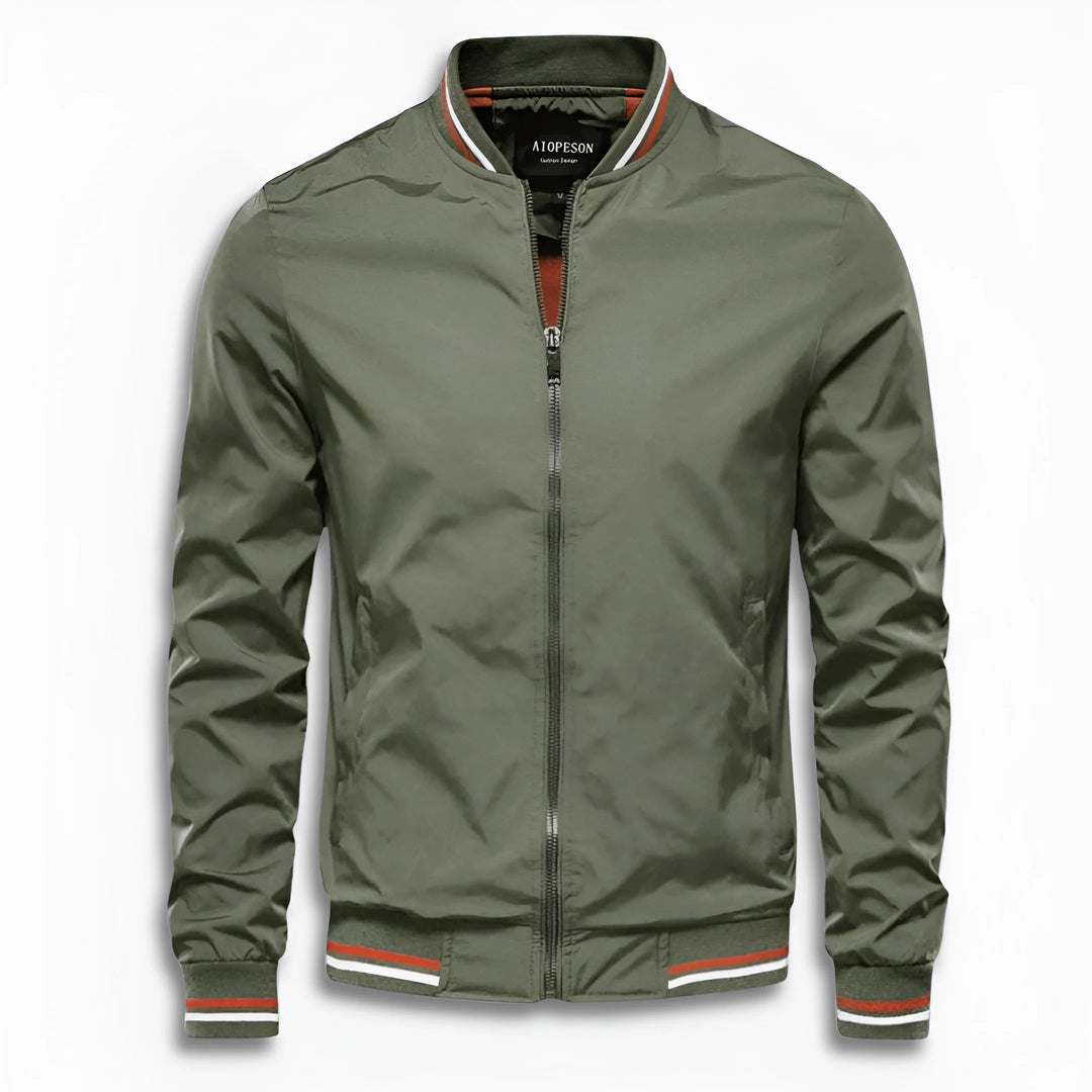 Versatile men's fall jacket. Water-repellent and lightweight, featuring a stylish stand-up collar design.