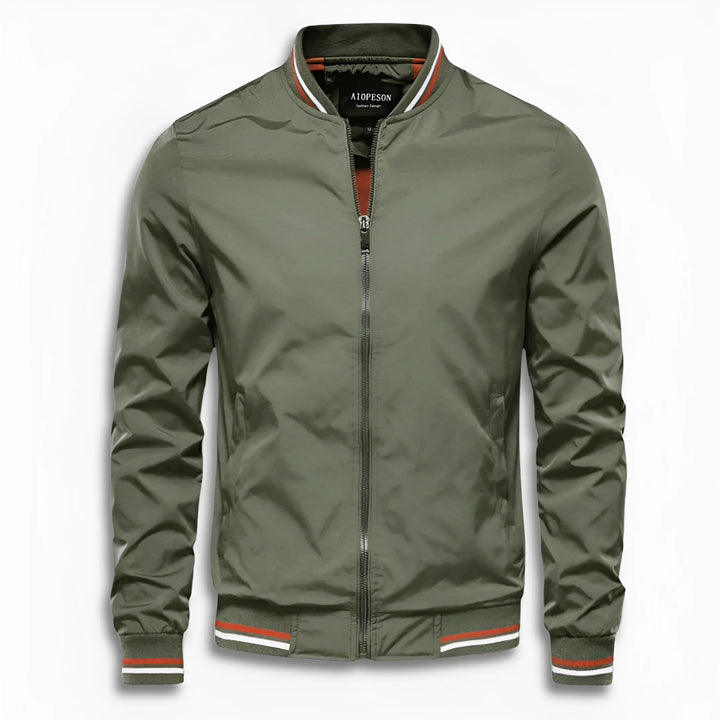 Versatile men's fall jacket. Water-repellent and lightweight, featuring a stylish stand-up collar design.