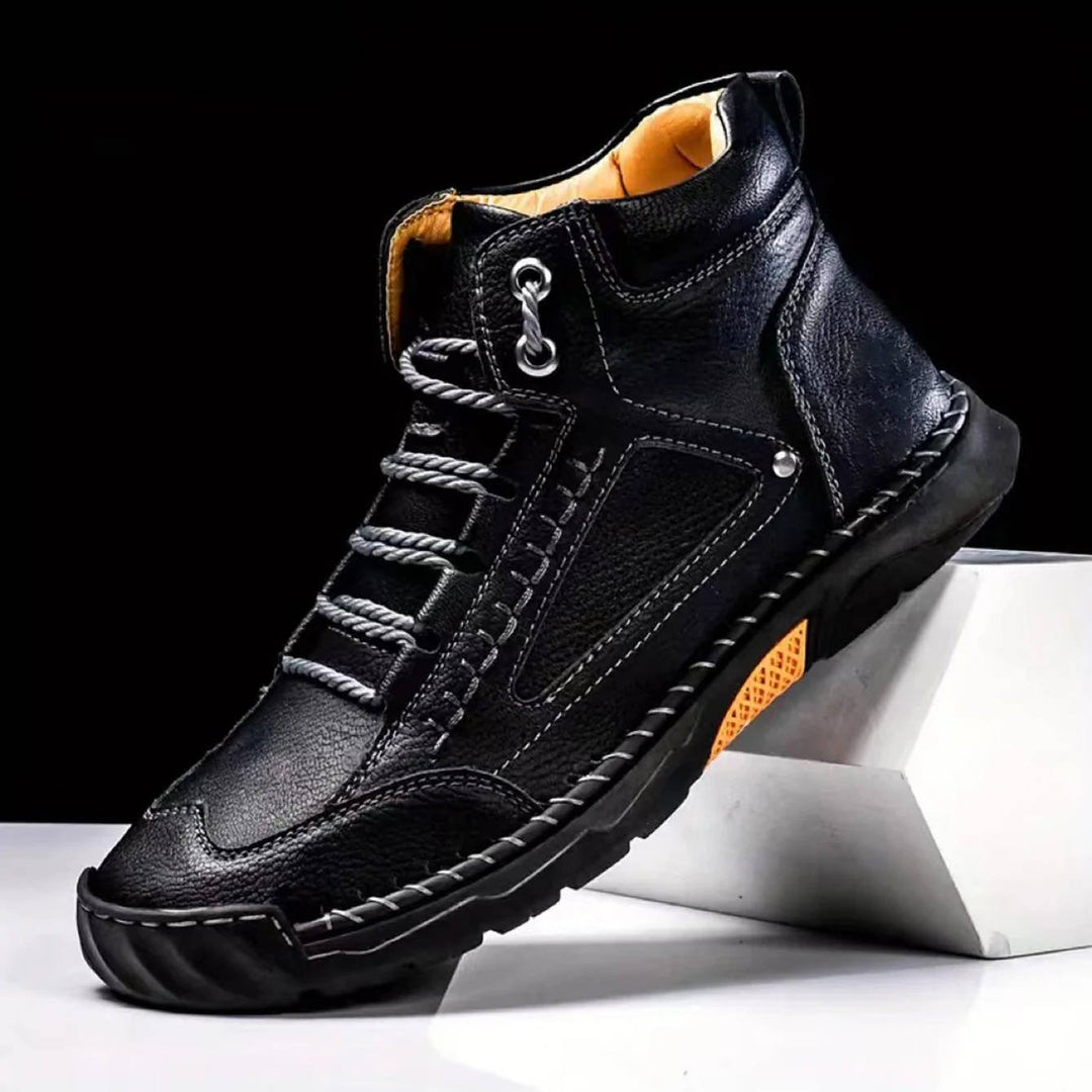 Men's comfortable hiking boots with advanced arch support for long treks & outdoor exploration.