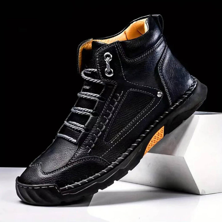 Men's comfortable hiking boots with advanced arch support for long treks & outdoor exploration.