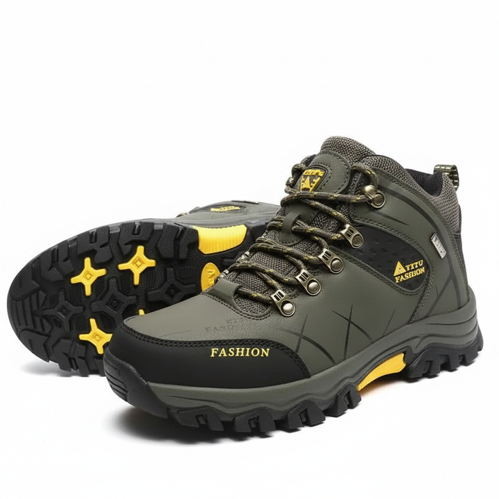 Sporty men's insulated winter sneakers, black, combining style and protection.