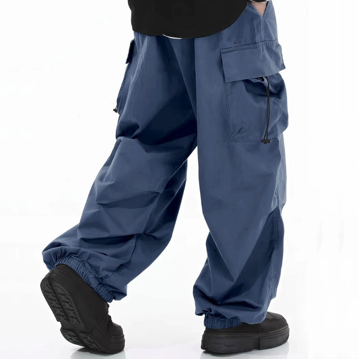 Utility men's wide-leg cargo pants with adjustable cuffs. Perfect for outdoor adventures & casual fashion.