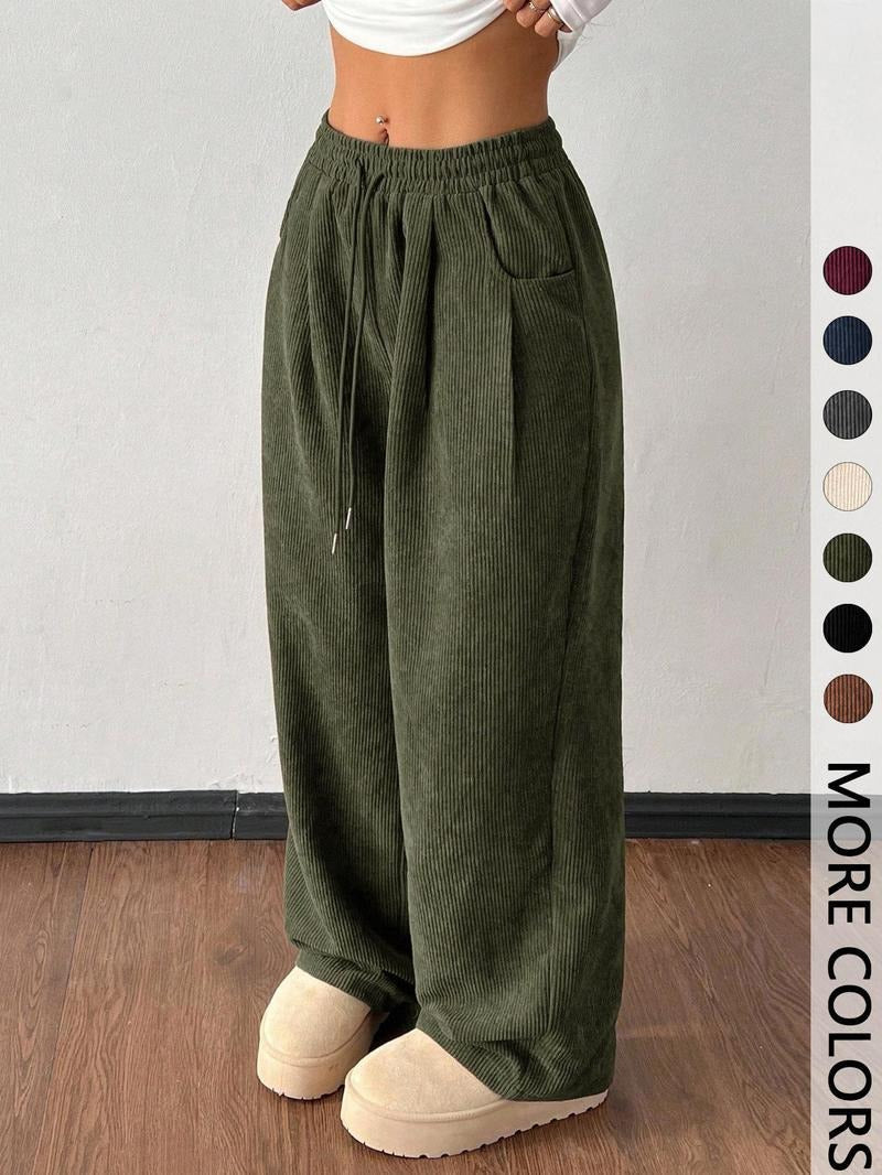 Stylish & versatile men's wide-leg textured pants, perfect for casual and everyday fashion.