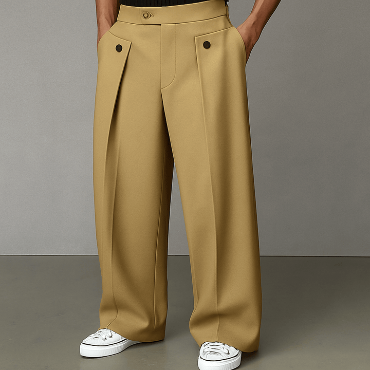 Stylish men's wide-leg pleated trousers, perfect for smart casual looks & all-day comfort.