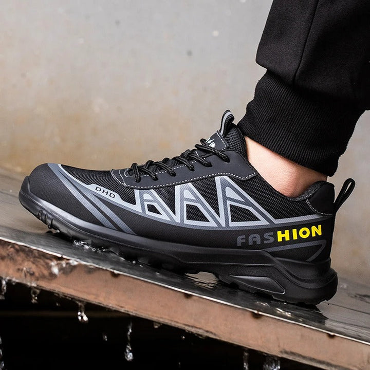 Men's wide steel toe work boots. S3 certified, slip-resistant, durable, and protective industrial safety shoes.