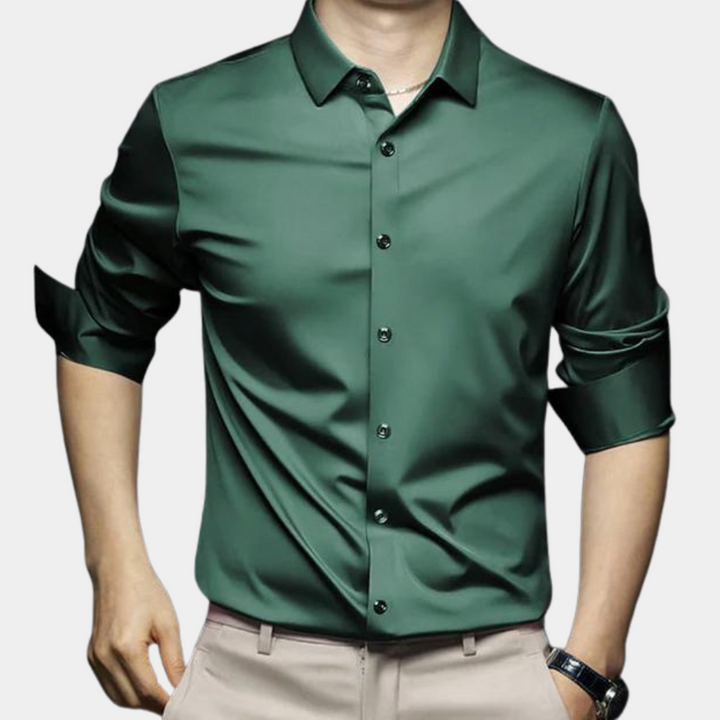 Elegant men's wrinkle-free dress shirt, long-sleeve for comfort and timeless style in any season.
