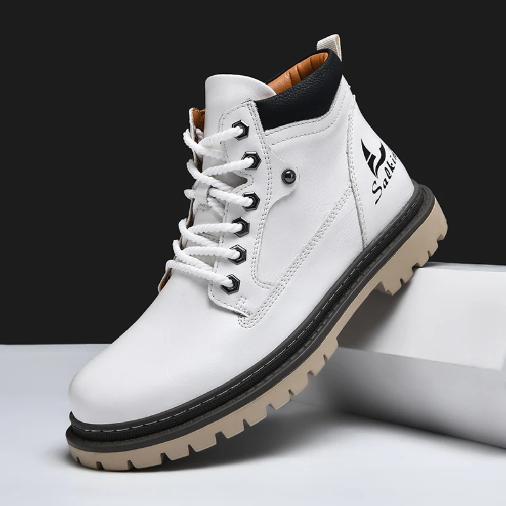 Mens casual adventure boots, offering excellent traction and rugged durability for all-terrain activities.