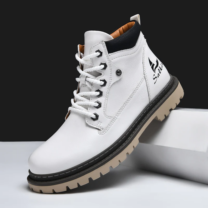 Mens casual adventure boots, offering excellent traction and rugged durability for all-terrain activities.