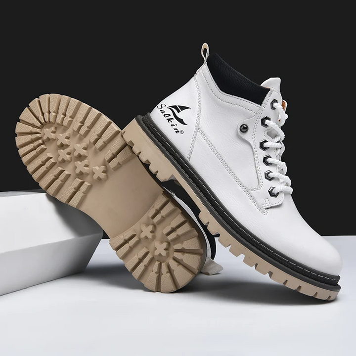Mens rugged outdoor boots, designed for ultimate traction on all terrains. Adventure-ready urban style.