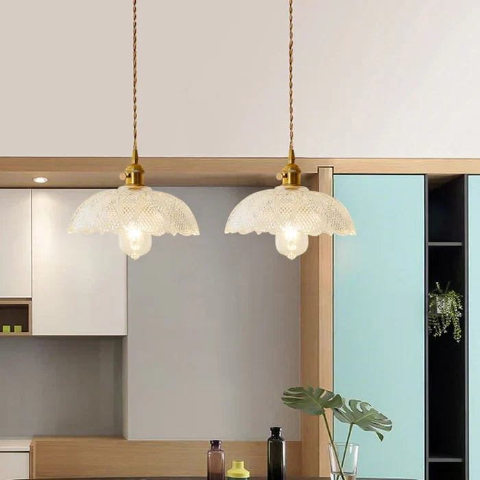 Functional & elegant modern glass pendant lamp, illuminating dining rooms with style.