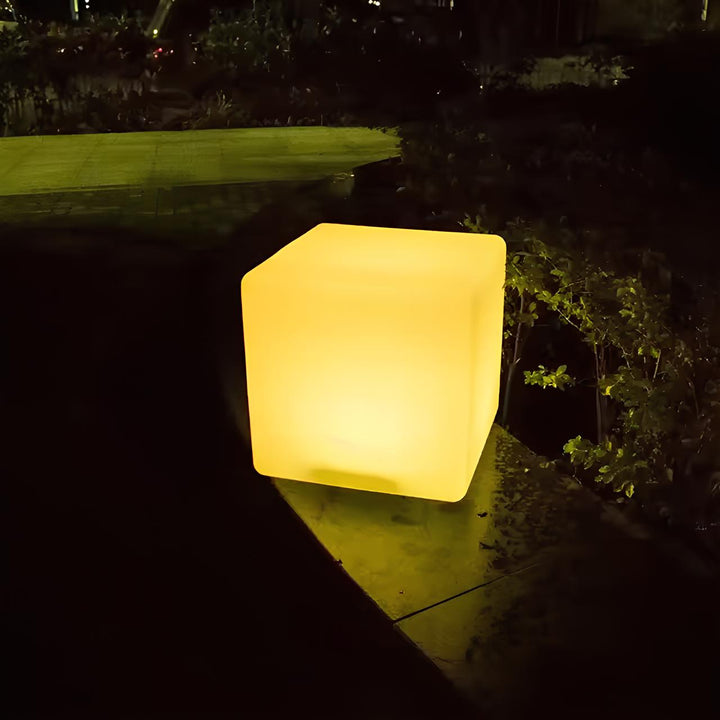 Garden LumaCube LED Cube Light, solar-powered, evening ambiance