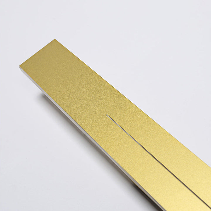 LumièreGold modern LED wall lamp, elegant lighting solution for contemporary homes.