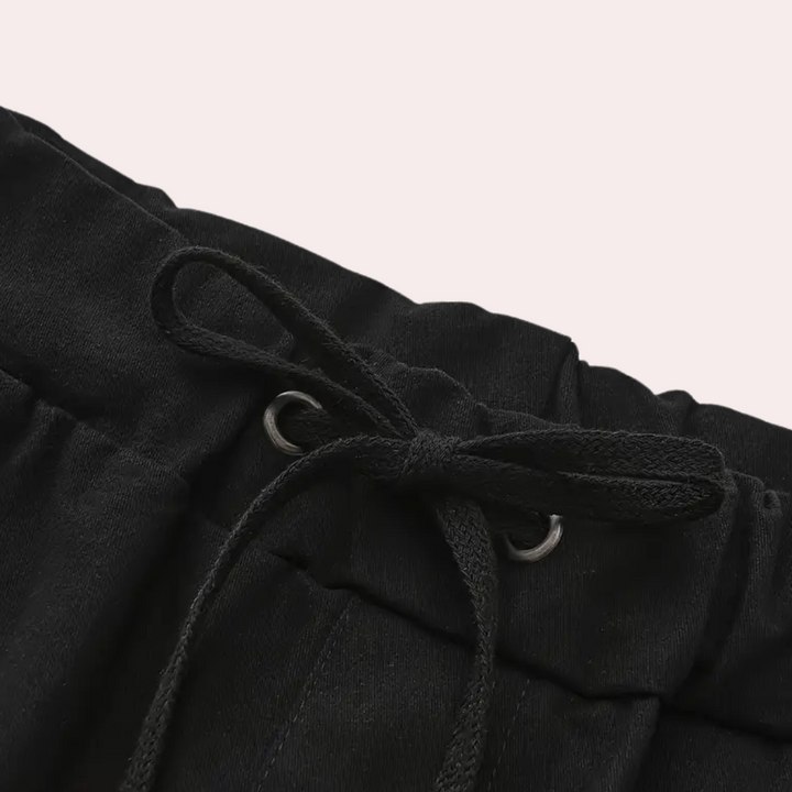 Everyday men's cargo pants, a modern choice for comfort and contemporary style.