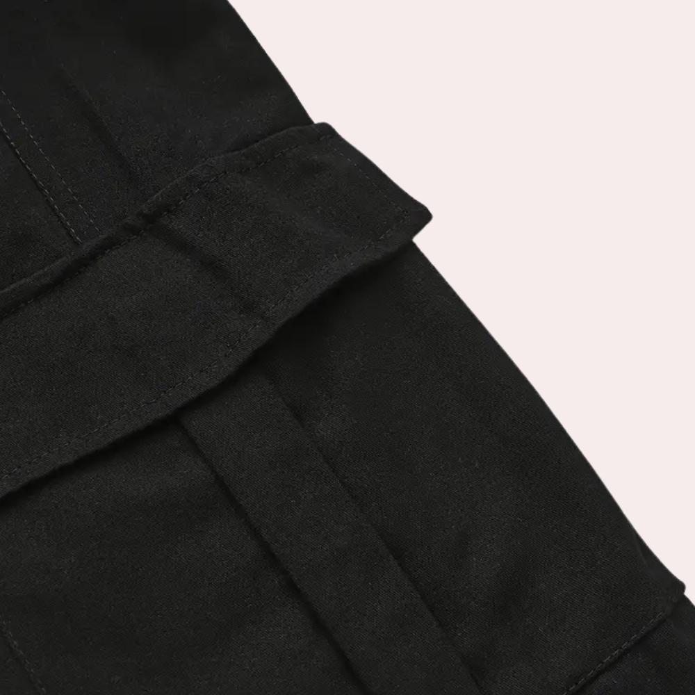 Stylish men's modern cargo trousers, offering comfort and a contemporary look.