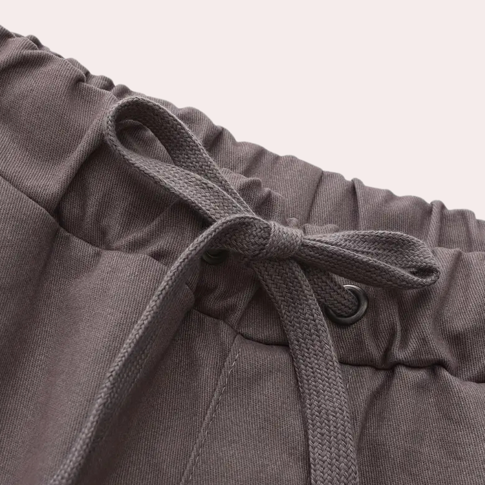 Men's versatile cargo pants with a comfortable fit, suitable for any day.