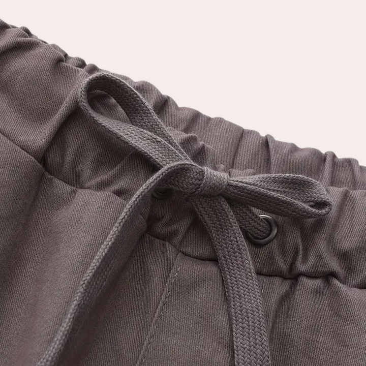 Men's versatile cargo pants with a comfortable fit, suitable for any day.