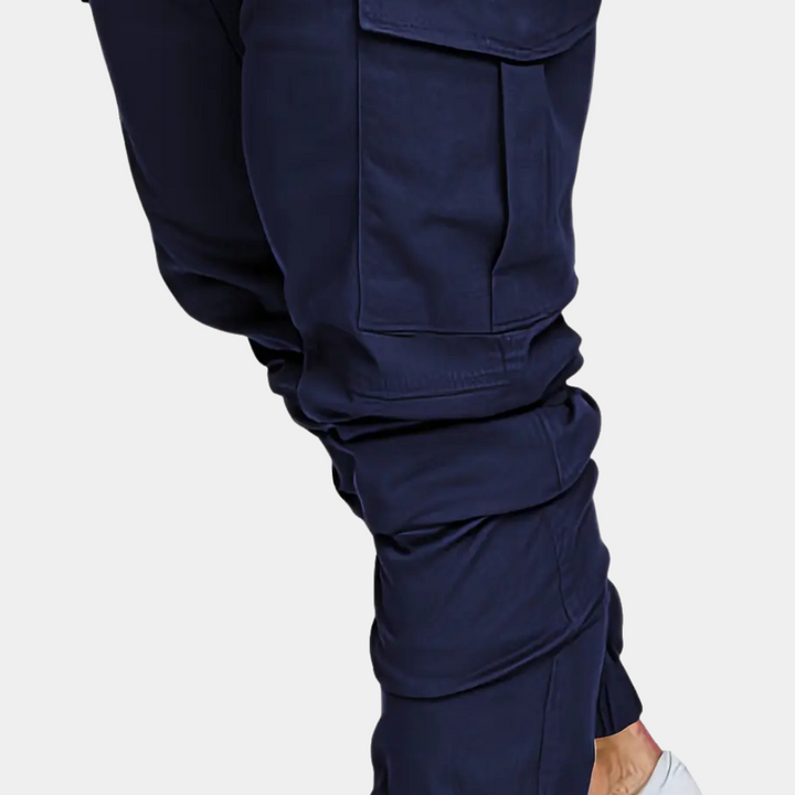 Contemporary men's cargo trousers by Mason, blending style and comfort seamlessly.
